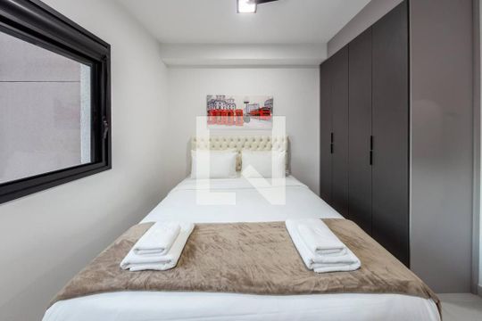 Sala / Quarto de apartamento à venda com 1 quarto, 27m² em Vila Olímpia, São Paulo