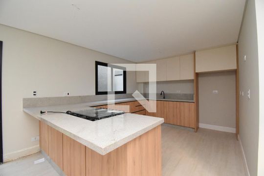 Sala e cozinha de casa de condomínio para alugar com 3 quartos, 180m² em Bacacheri, Curitiba