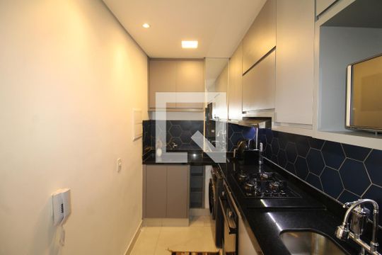 Sala / Cozinha de apartamento para alugar com 2 quartos, 36m² em Vila Diva, São Paulo