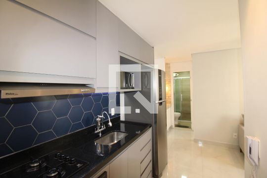 Sala / Cozinha de apartamento para alugar com 2 quartos, 36m² em Vila Diva, São Paulo
