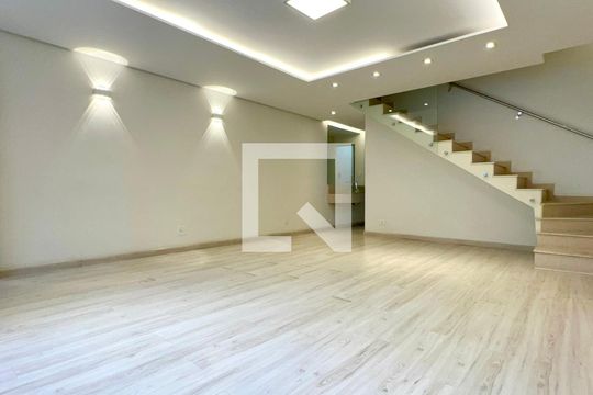 Sala de casa à venda com 3 quartos, 180m² em Vila Clementino, São Paulo