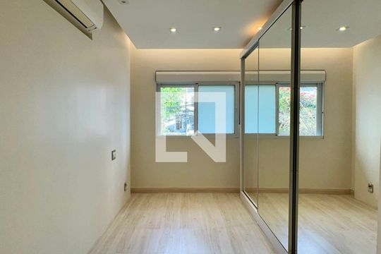 Suite de casa à venda com 3 quartos, 180m² em Vila Clementino, São Paulo