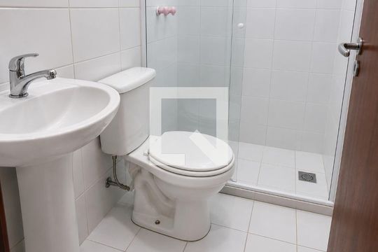 Banheiro de kitnet/studio à venda com 1 quarto, 27m² em SGAN 912, Brasília