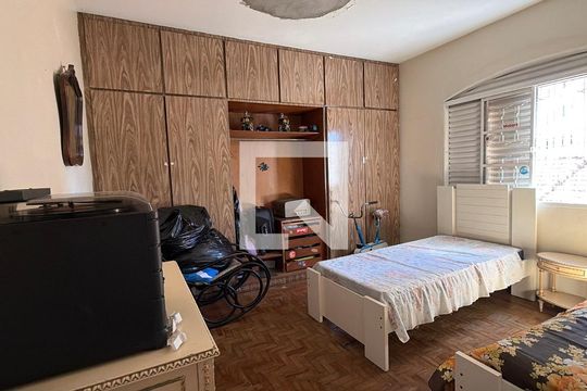 Casa à venda com 3 quartos, 196m² em Vila Bertioga, São Paulo