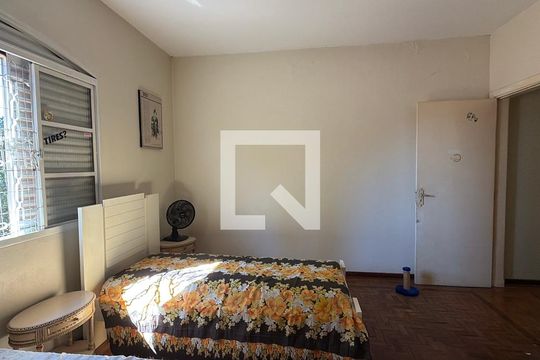 Casa à venda com 3 quartos, 196m² em Vila Bertioga, São Paulo