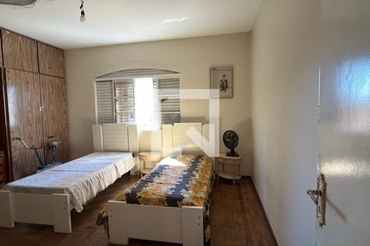 Casa à venda com 3 quartos, 196m² em Vila Bertioga, São Paulo