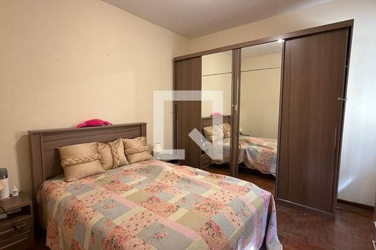 Casa à venda com 3 quartos, 196m² em Vila Bertioga, São Paulo