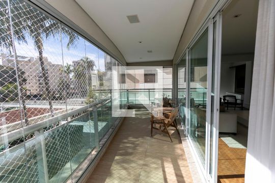 VARANDA GOURMET de apartamento para alugar com 3 quartos, 157m² em Cambuí, Campinas