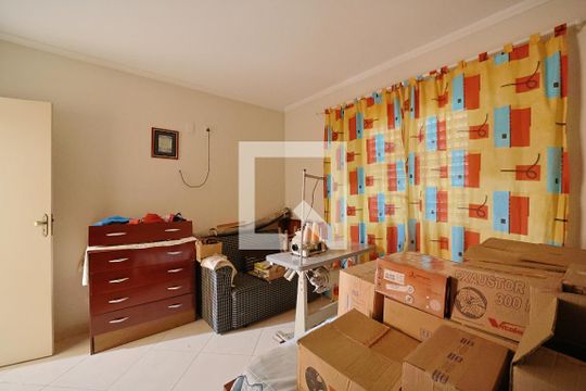 Quarto 2 de casa para alugar com 2 quartos, 80m² em Vila Marieta, São Paulo