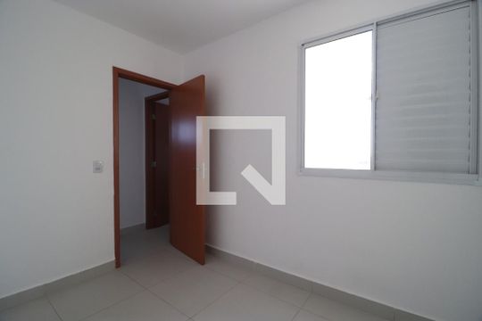 Quarto 1 de apartamento para alugar com 2 quartos, 57m² em Novo Mundo, Uberlândia