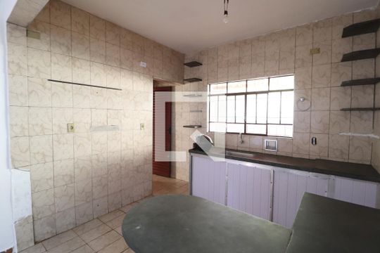 Cozinha de casa para alugar com 2 quartos, 150m² em Jaraguá, Uberlândia