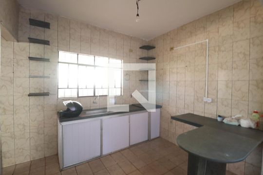 Cozinha de casa para alugar com 2 quartos, 150m² em Jaraguá, Uberlândia