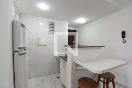 Sala/Cozinha de kitnet/studio para alugar com 1 quarto, 36m² em Centro, Curitiba