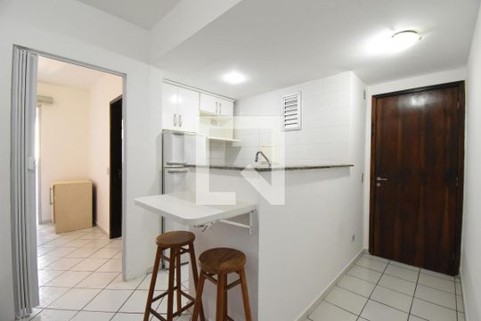 Sala/Cozinha de kitnet/studio para alugar com 1 quarto, 36m² em Centro, Curitiba