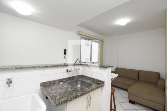 Sala/Cozinha de kitnet/studio para alugar com 1 quarto, 36m² em Centro, Curitiba