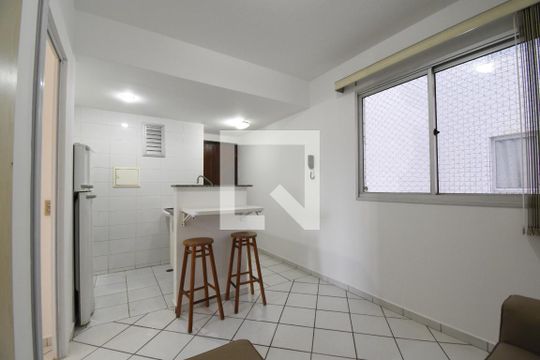 Sala/Cozinha de kitnet/studio para alugar com 1 quarto, 36m² em Centro, Curitiba