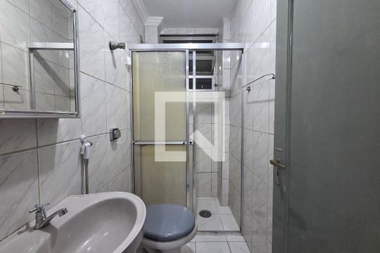 Banheiro de kitnet/studio para alugar com 1 quarto, 34m² em Aviação, Praia Grande