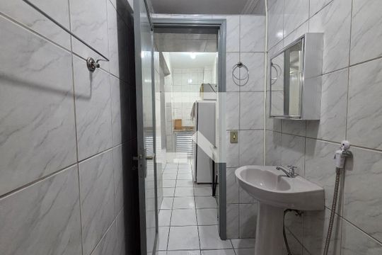 Banheiro de kitnet/studio para alugar com 1 quarto, 34m² em Aviação, Praia Grande