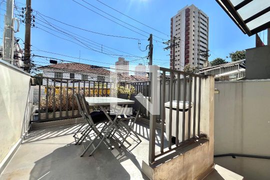Área externa de casa para alugar com 4 quartos, 160m² em Mirandópolis, São Paulo