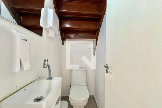 Lavabo de casa para alugar com 4 quartos, 160m² em Mirandópolis, São Paulo