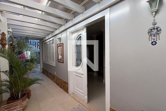 Casa de Condomínio para alugar com 5 quartos, 1932m² em Mosela, Petrópolis