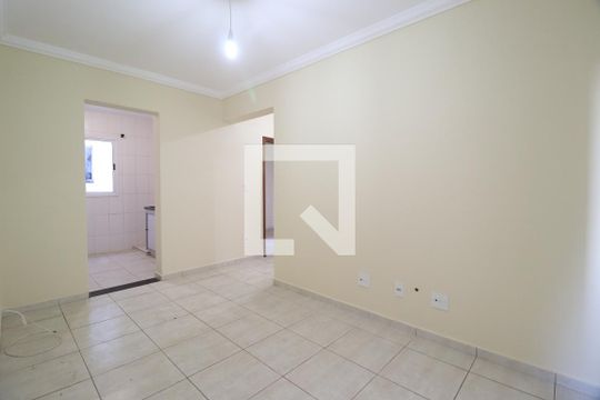 Sala de apartamento para alugar com 2 quartos, 55m² em Santa Mônica, Uberlândia