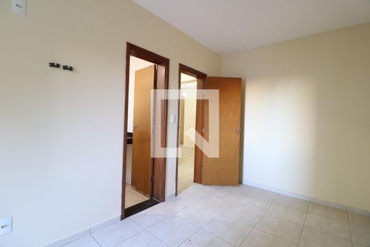 Quarto 2 - Suíte de apartamento para alugar com 2 quartos, 55m² em Santa Mônica, Uberlândia
