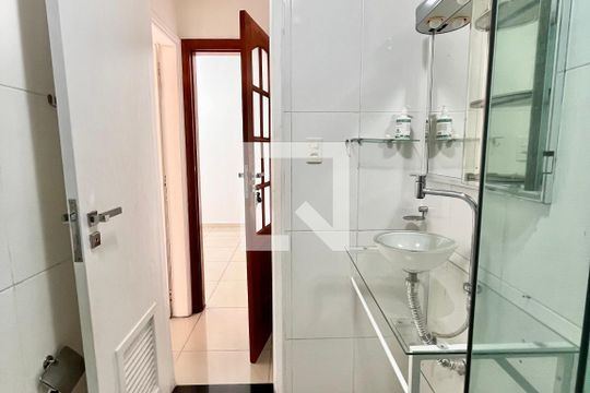 Banheiro  de apartamento para alugar com 1 quarto, 44m² em Copacabana, Rio de Janeiro