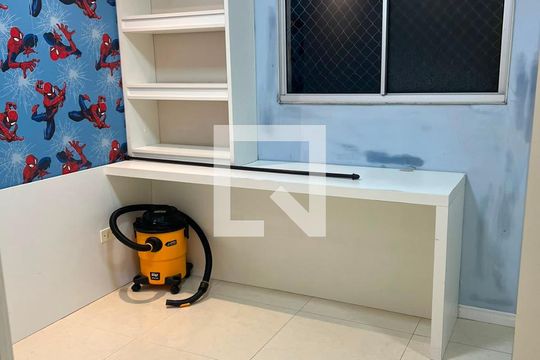 Quarto de apartamento para alugar com 2 quartos, 63m² em Pinheirinho, Curitiba