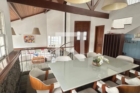 Sala de casa de condomínio à venda com 4 quartos, 377m² em Badu, Niterói