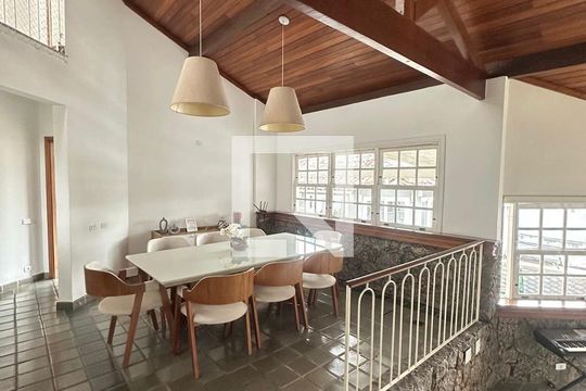 Sala de casa de condomínio à venda com 4 quartos, 377m² em Badu, Niterói