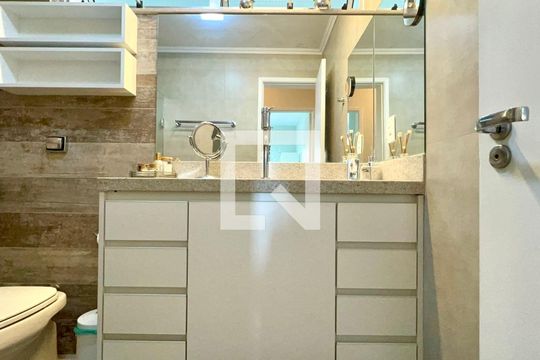 Banheiro de apartamento para alugar com 2 quartos, 121m² em Perdizes, São Paulo