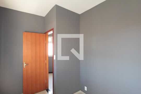 Sala de apartamento para alugar com 2 quartos, 100m² em Piratininga, Belo Horizonte