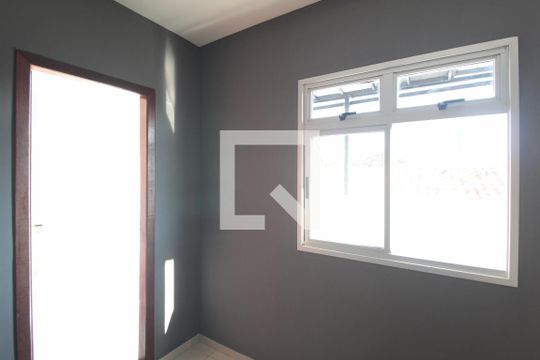 Sala de apartamento para alugar com 2 quartos, 100m² em Piratininga, Belo Horizonte