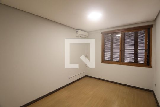 Quarto 1 de apartamento para alugar com 3 quartos, 166m² em Vila Eunice Nova, Cachoeirinha