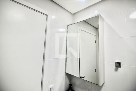 Banheiro  de apartamento para alugar com 1 quarto, 35m² em Vila Guilhermina, São Paulo