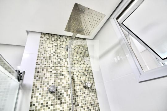 Banheiro  de apartamento para alugar com 1 quarto, 35m² em Vila Guilhermina, São Paulo