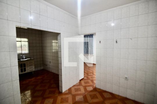 Corredor de casa para alugar com 2 quartos, 110m² em Parque Boturussu, São Paulo