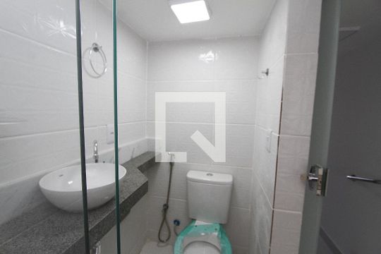 Banheiro de kitnet/studio para alugar com 1 quarto, 30m² em Sagrada Família, Belo Horizonte
