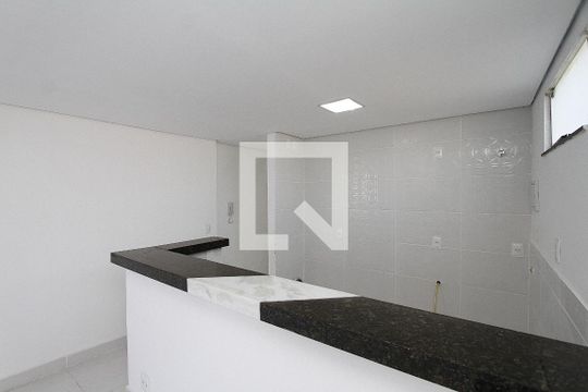 Cozinha de casa para alugar com 2 quartos, 56m² em Sagrada Família, Belo Horizonte