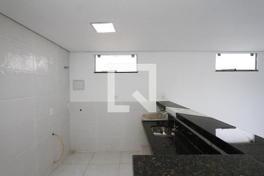Cozinha de casa para alugar com 2 quartos, 56m² em Sagrada Família, Belo Horizonte