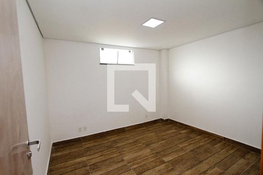 Quarto 1 de casa para alugar com 2 quartos, 56m² em Sagrada Família, Belo Horizonte