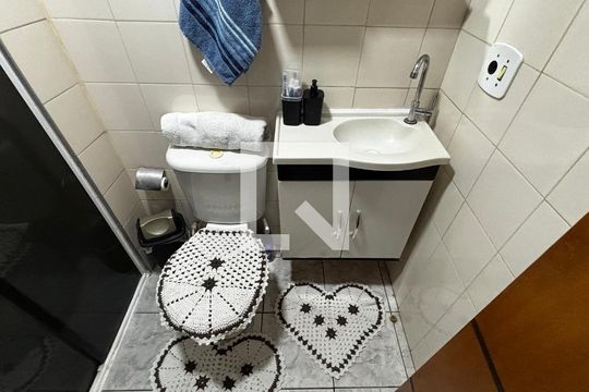 Banheiro de apartamento à venda com 2 quartos, 46m² em Vila Aquilino, Santo André