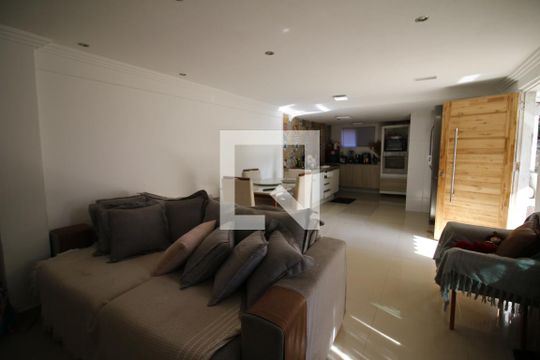 Sala de casa de condomínio para alugar com 2 quartos, 70m² em Itanhangá, Rio de Janeiro