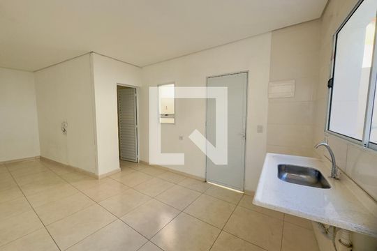 Studio de casa para alugar com 1 quarto, 35m² em Jardim das Oliveiras 2, Guarulhos