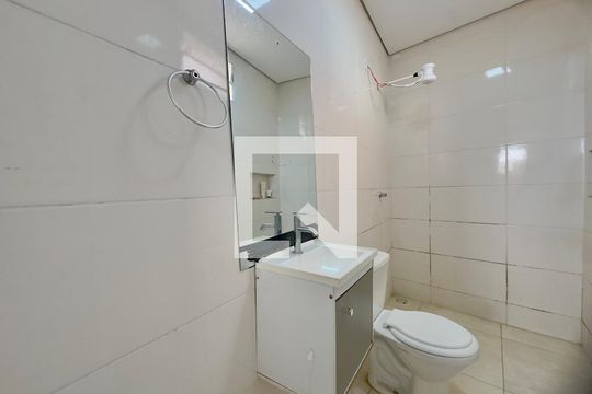 Banheiro de casa para alugar com 1 quarto, 35m² em Jardim das Oliveiras 2, Guarulhos