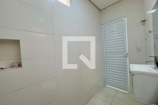 Banheiro de casa para alugar com 1 quarto, 35m² em Jardim das Oliveiras 2, Guarulhos