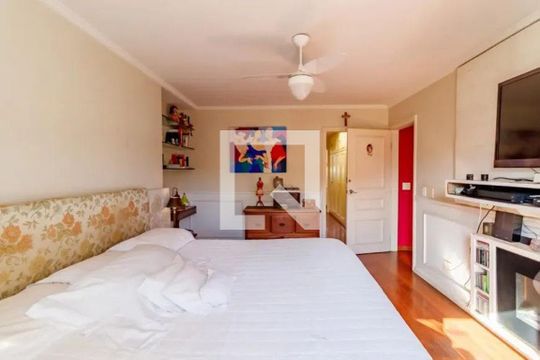 Quarto de casa de condomínio para alugar com 5 quartos, 375m² em Morada dos Pinheiros (Aldeia da Serra), Barueri