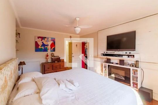 Quarto de casa de condomínio para alugar com 5 quartos, 375m² em Morada dos Pinheiros (Aldeia da Serra), Barueri