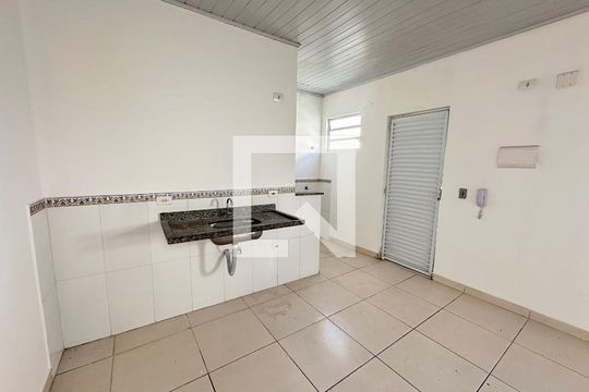 Kitnet de casa para alugar com 1 quarto, 25m² em Parque Sao Vicente, São Vicente